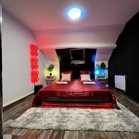 Red Love-Room / Balneo & Plus ! Souppes-sur-Loing Екстер'єр фото