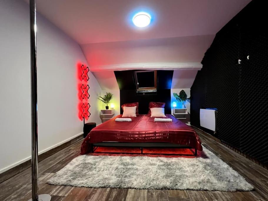 Red Love-Room / Balneo & Plus ! Souppes-sur-Loing Екстер'єр фото