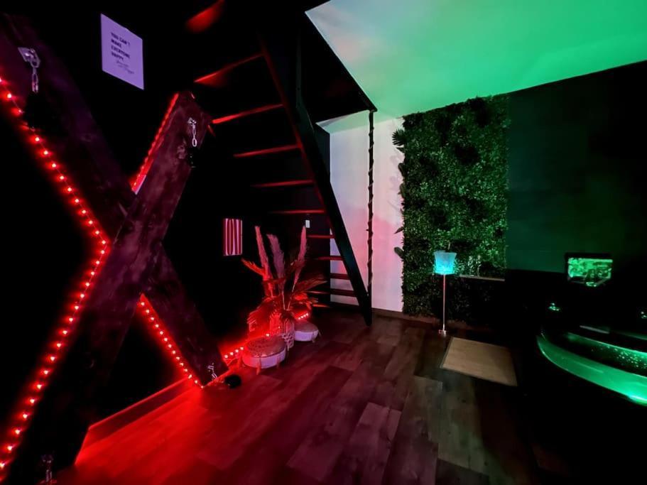 Red Love-Room / Balneo & Plus ! Souppes-sur-Loing Екстер'єр фото