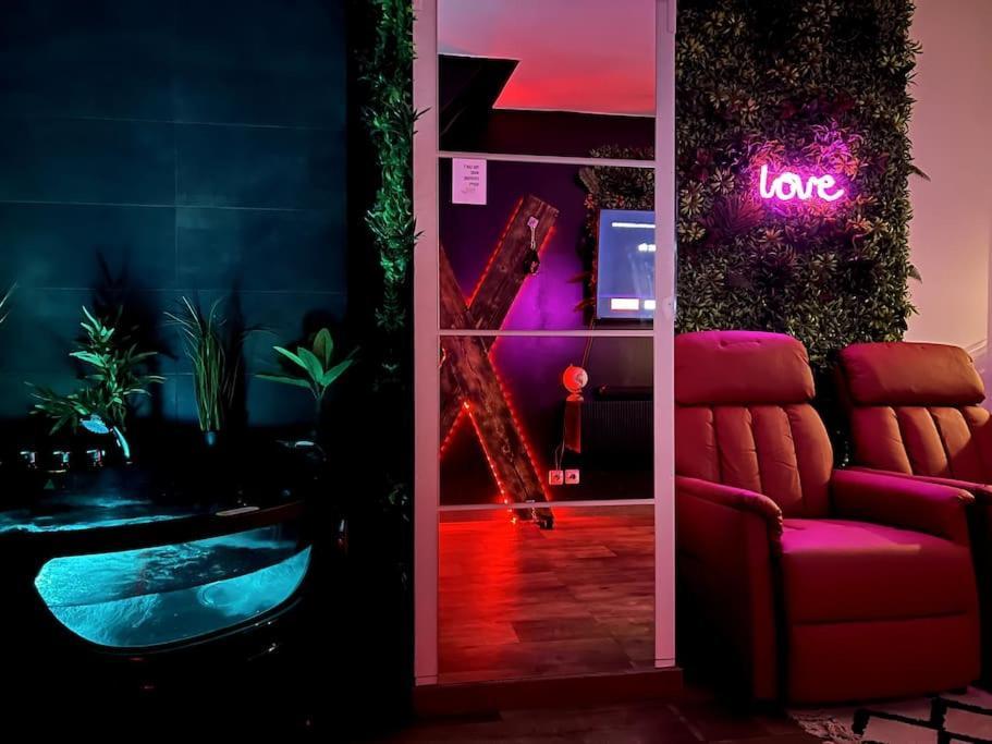 Red Love-Room / Balneo & Plus ! Souppes-sur-Loing Екстер'єр фото