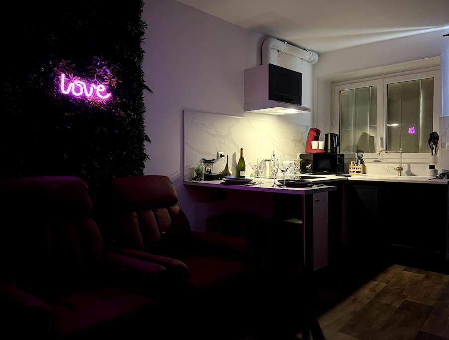 Red Love-Room / Balneo & Plus ! Souppes-sur-Loing Екстер'єр фото