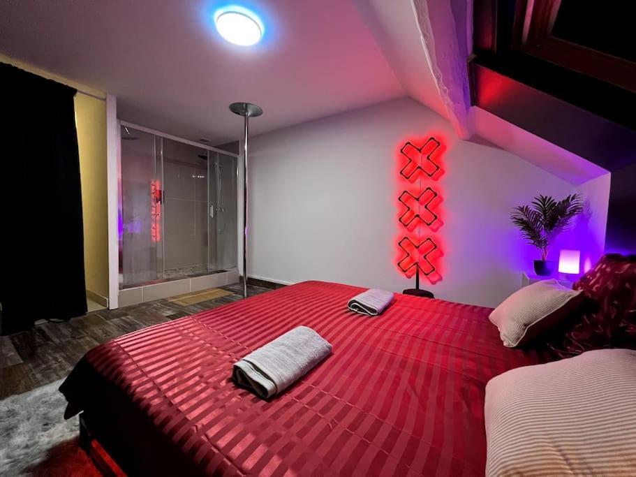 Red Love-Room / Balneo & Plus ! Souppes-sur-Loing Екстер'єр фото